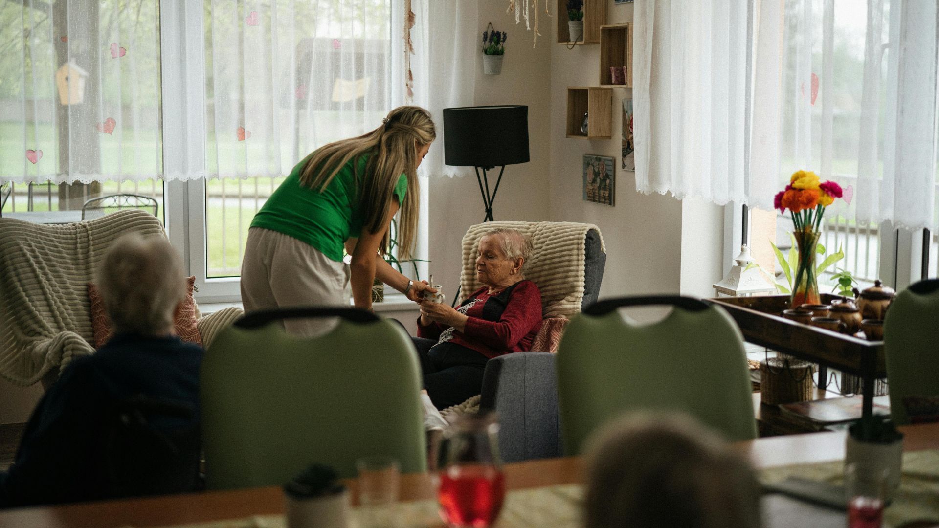 Signs Your Parent Needs In-Home Care: 10 Red Flags Families Miss
